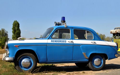 Moszkvics 407 rendőrautó