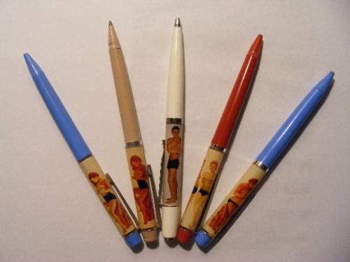 Vetkőzős tollak