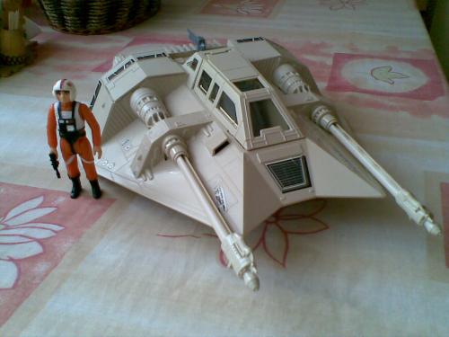 Star Wars Kenner Snowspeeder játék és Luke figura (1980)