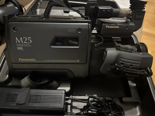 Panasonic M25  nagy VHS kazettás kamera