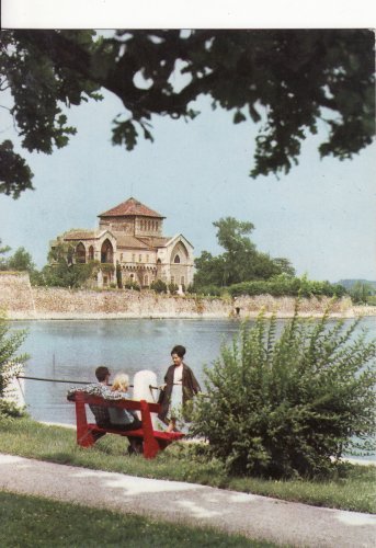 Tata tó a várral 